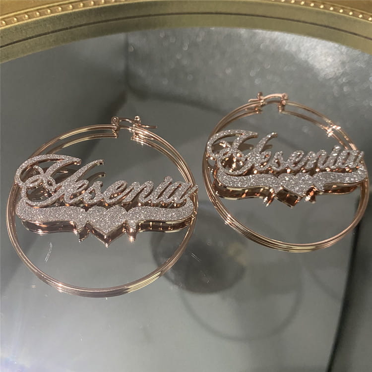 Goldfarbene, 40 mm große, personalisierte Zirkon-Namensohrringe aus Edelstahl
