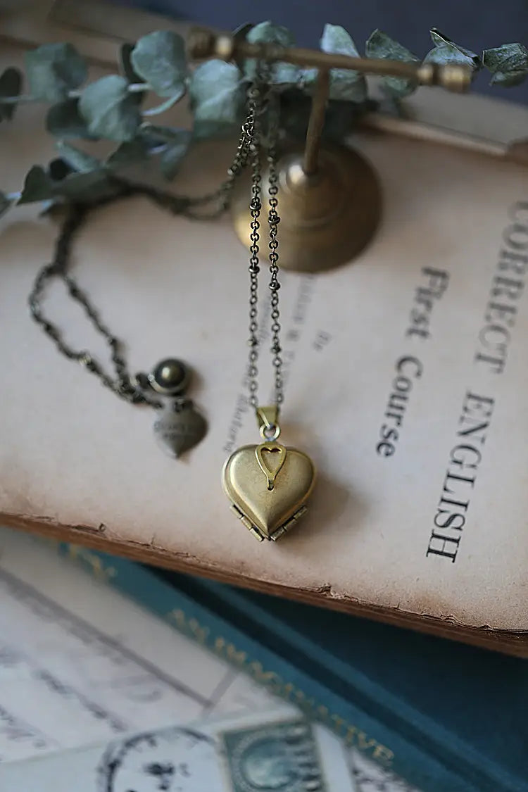 Gold Heart-Shaped Pendant Necklace with Multilayer Photo Box Frame