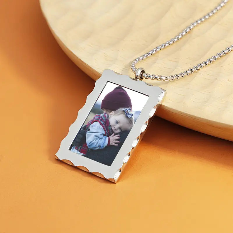 Personalisierte Fotorahmen-Halskette für ein besonderes Geschenk