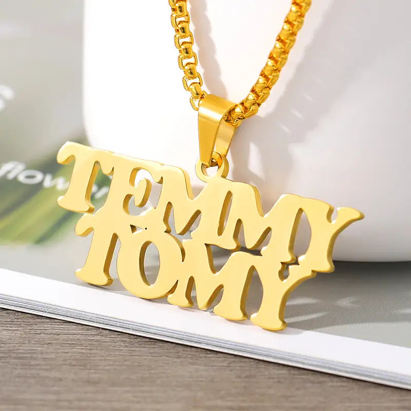 Personalisierte Namenskette mit Perlenkette im Rock-Stil