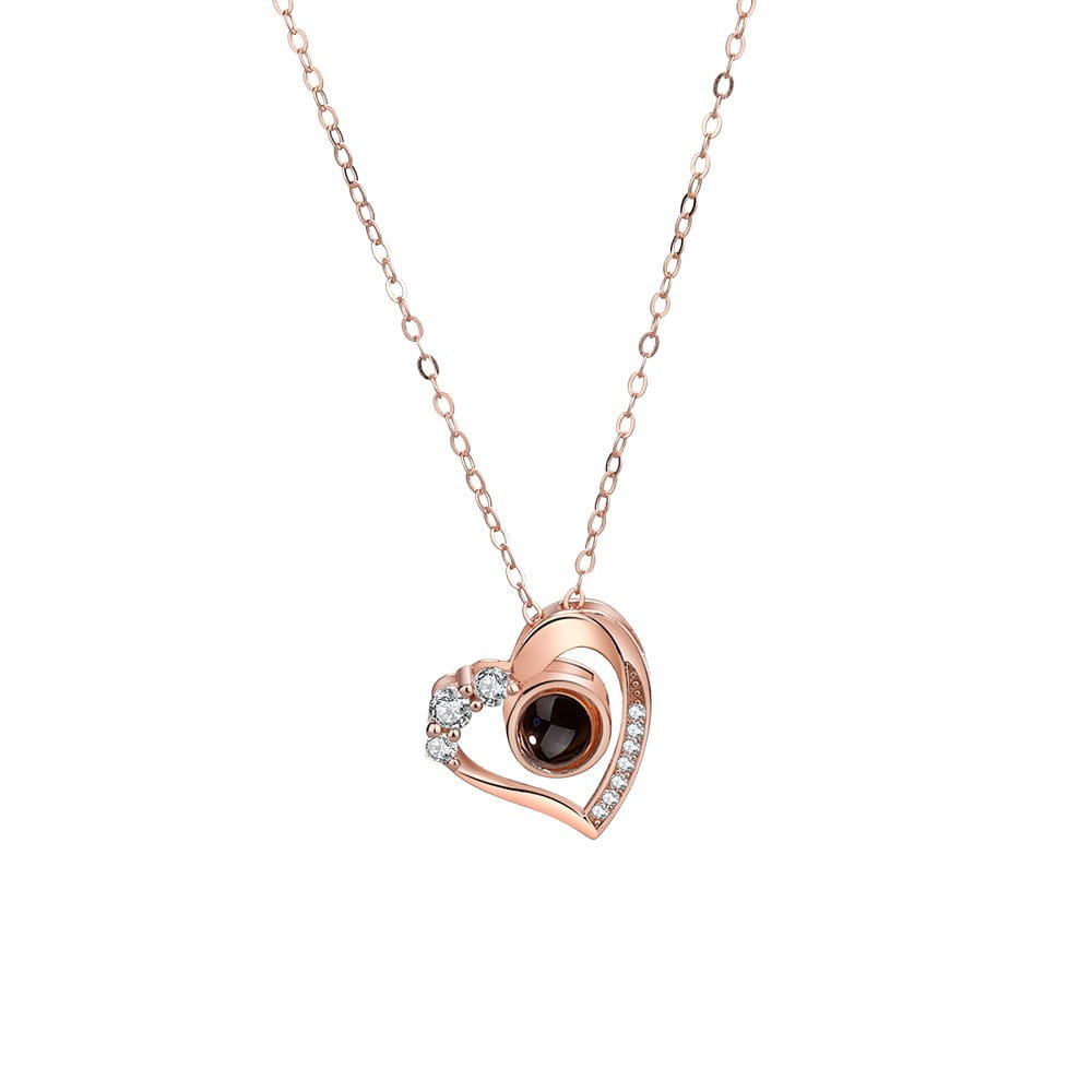 Ich liebe dich in 100 Sprachen, Silberkette mit drei Diamanten