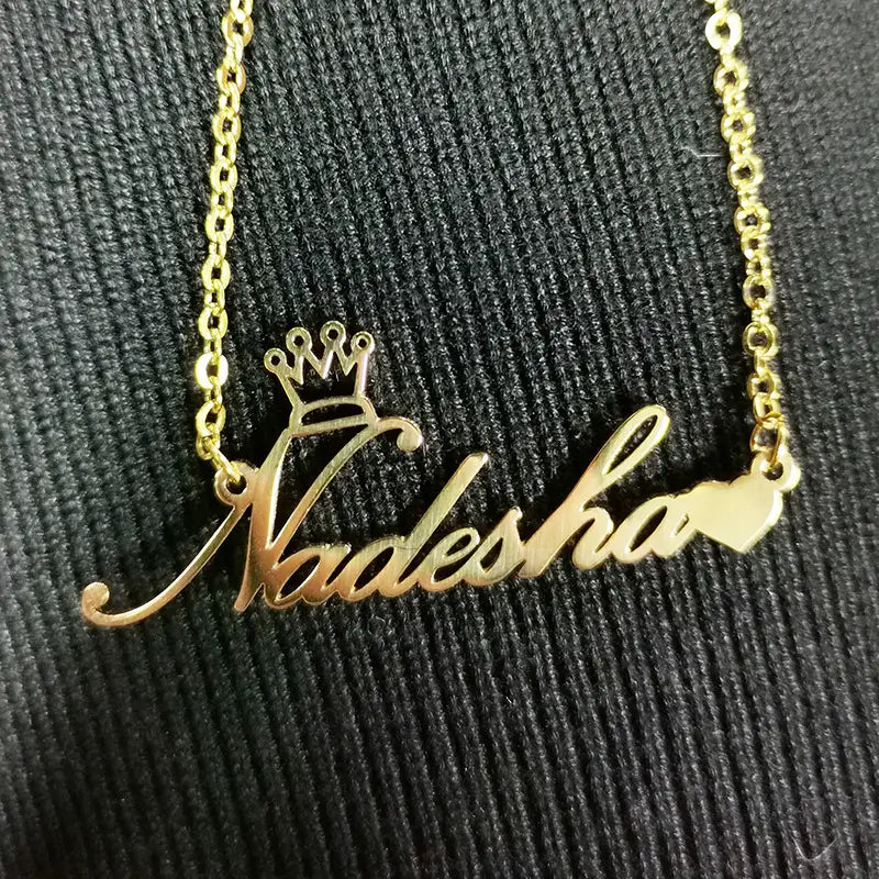 Personalisierte Kronen-Initialen-Halskette aus Edelstahl