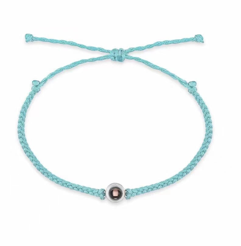 Geflochtenes türkisfarbenes Armband mit Silberperle im personalisierten Fotoprojektionsarmband-Design