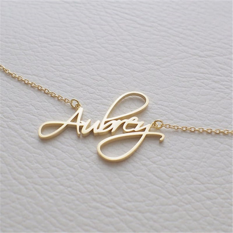 Stylish gold name necklace with crown, perfect for personalized style in stainless steel.