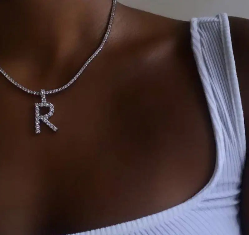 Personalisierte Namenskette aus Silber mit Initialenanhänger