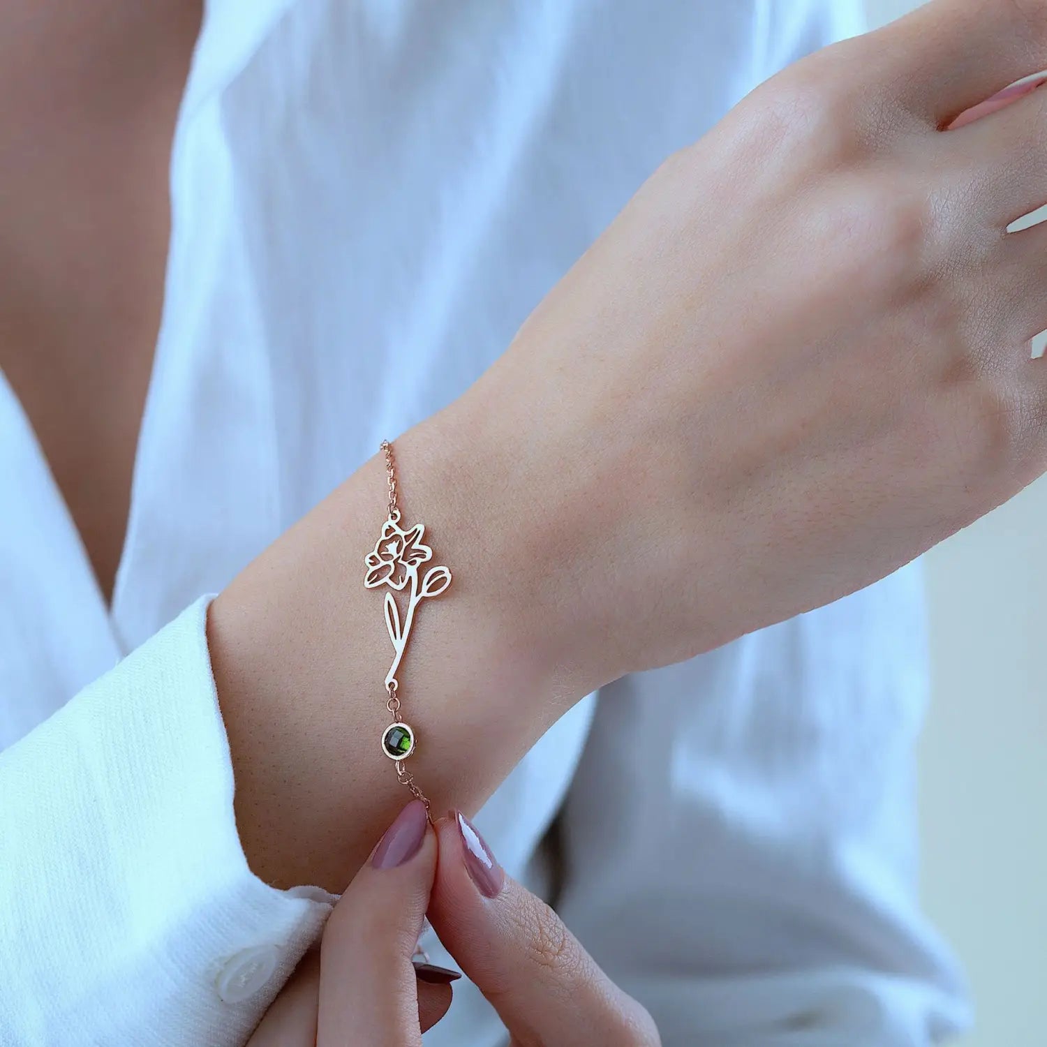 Rose gold flower birthstone bracelet with green gemstone for personalized birthday gift.