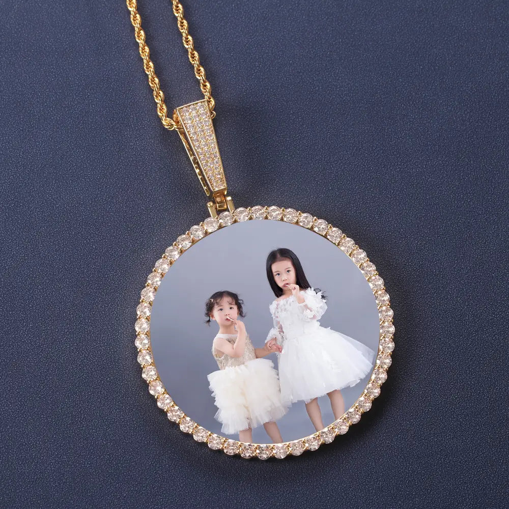 Goldene Halskette mit Fotoanhänger, DIY-Gedenkkette mit Foto für Damen mit diamantbesetzten Rändern.