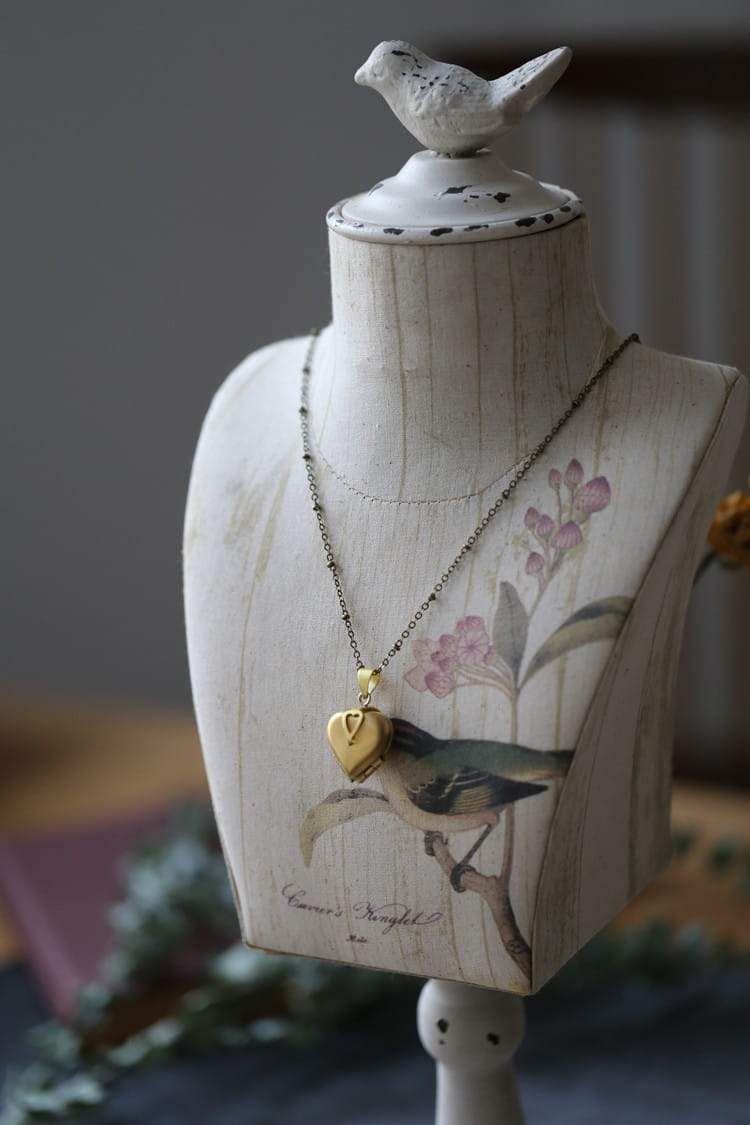 Gold Heart-Shaped Pendant Necklace with Multilayer Photo Box Frame