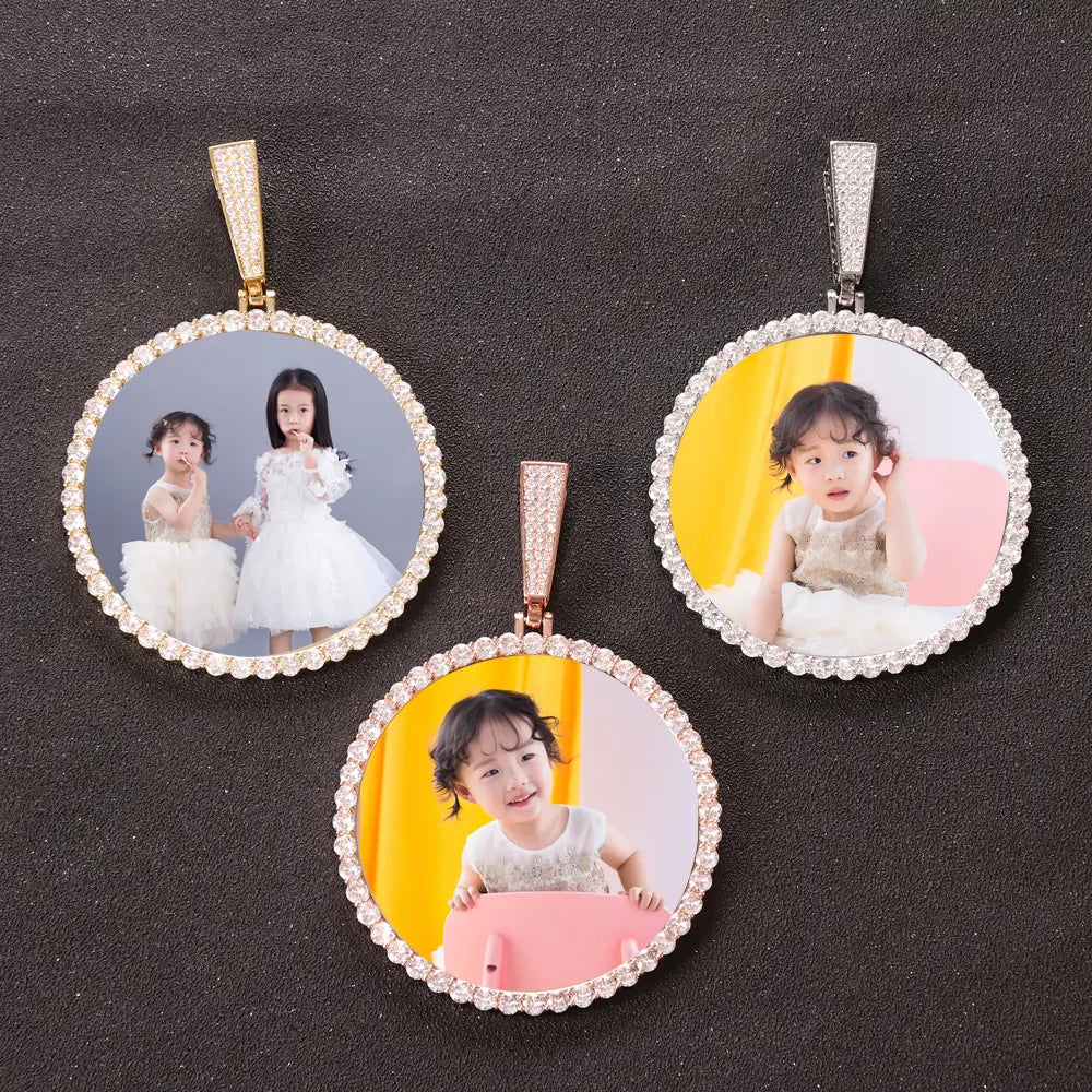 Runde DIY-Foto-Gedenkkette für Damen mit diamantbesetzten Rändern.