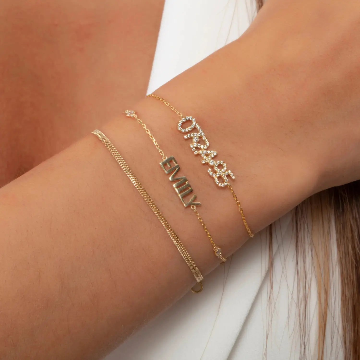 Gold-Toned Diamond Digital Bracelet for DIY Personalization showcasing elegant name designs