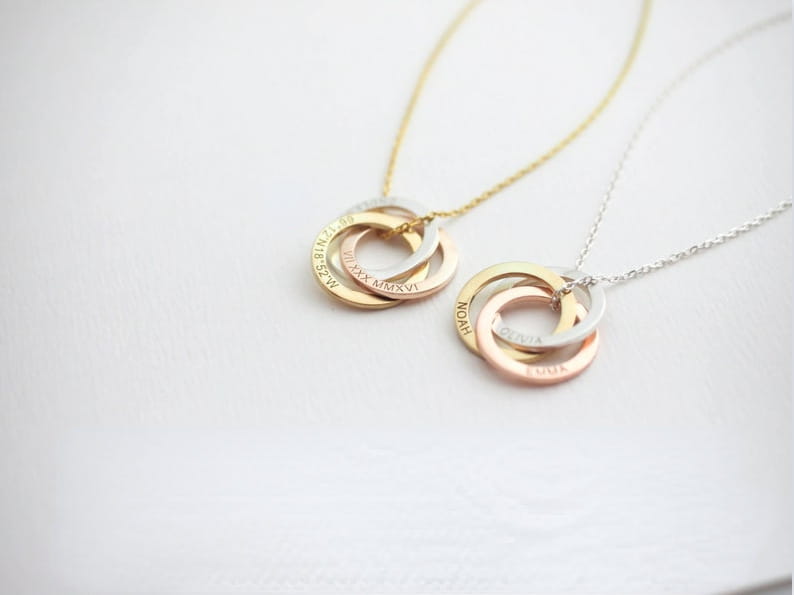 Gold Linked Circle Custom Name Necklace for Moms and Kids Jewelry