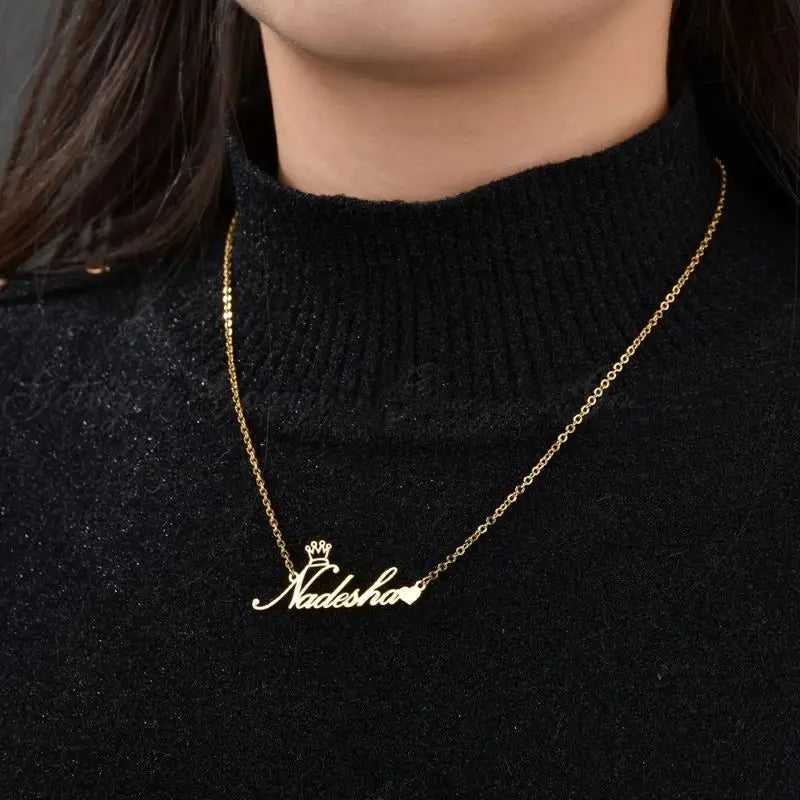 Personalisierte Kronen-Initialen-Halskette aus Edelstahl